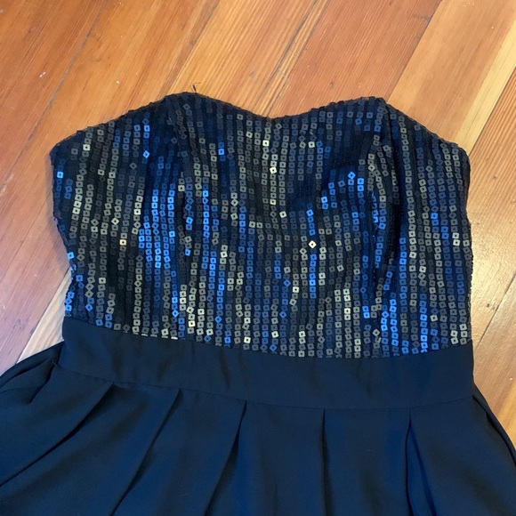 Black dress - Picture 2 of 4